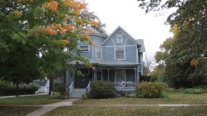 House at 703 6th Ave NW. A part of the Ash Park historic district. Photo taken in 2016.