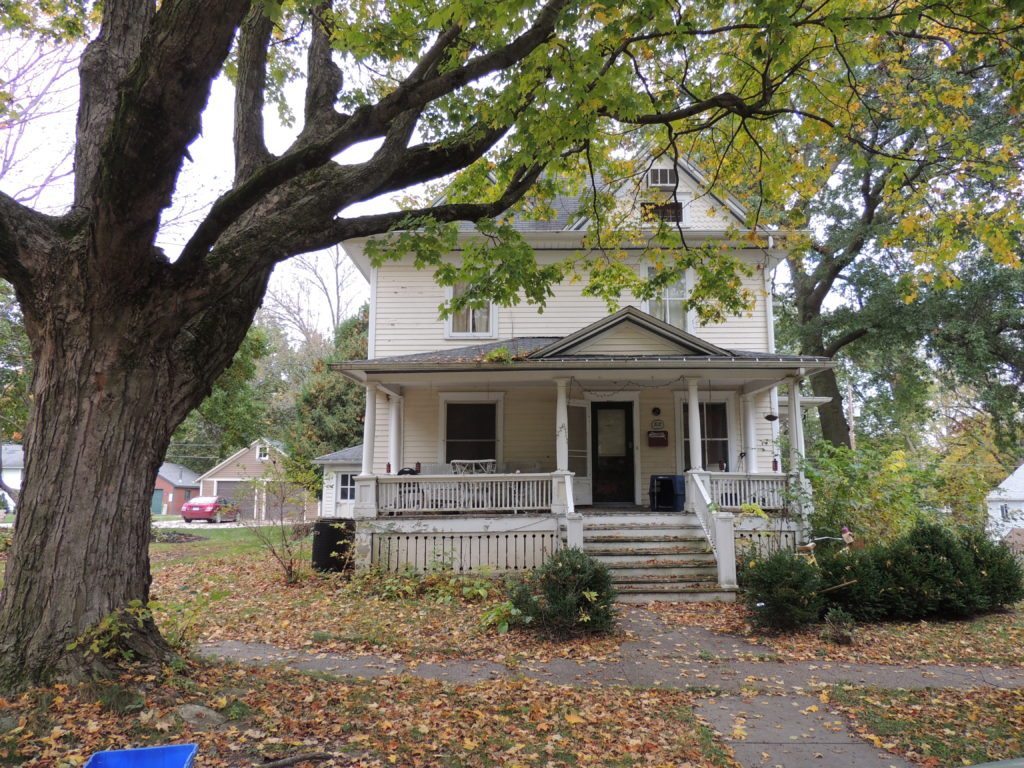 Photo of house at 712 6th Avenue