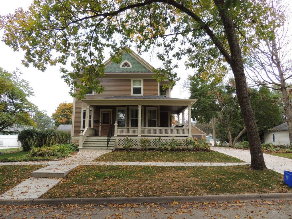 Photo of house at 716 6th Avenue