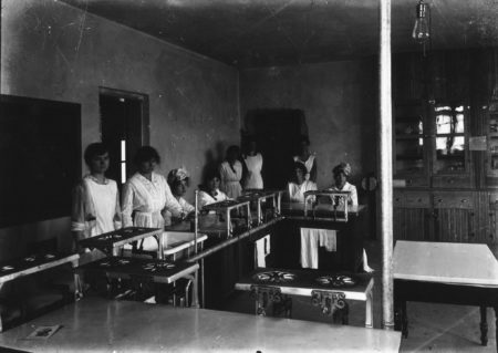 photo of Unidentified Women in the Old Sem Laboratory