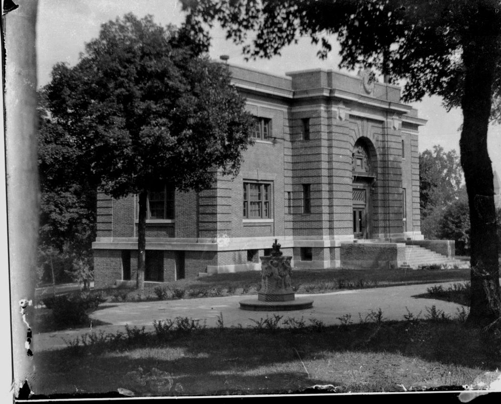 photo of Carnegie Library-1915