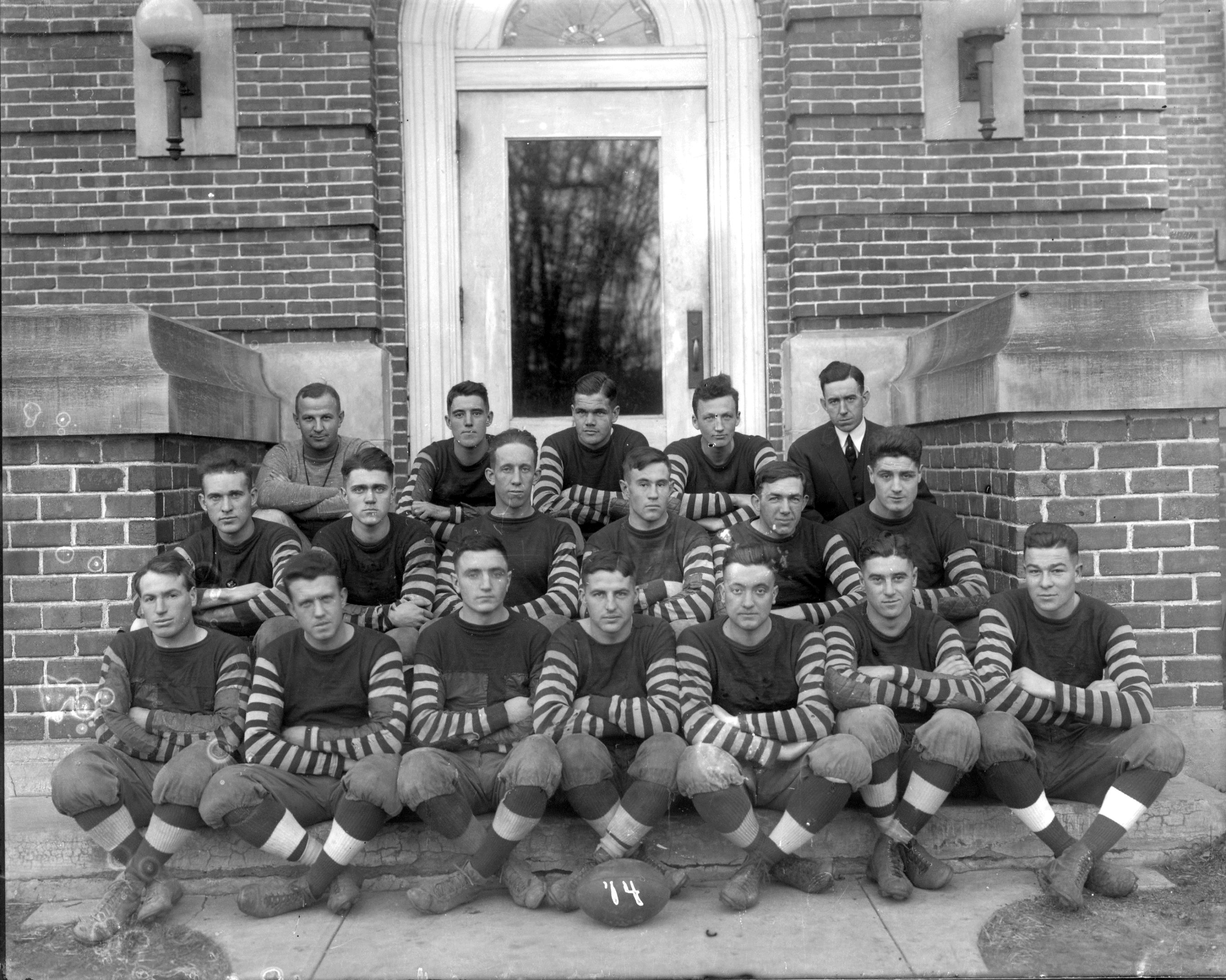 photo of Cornell Football Team-1914