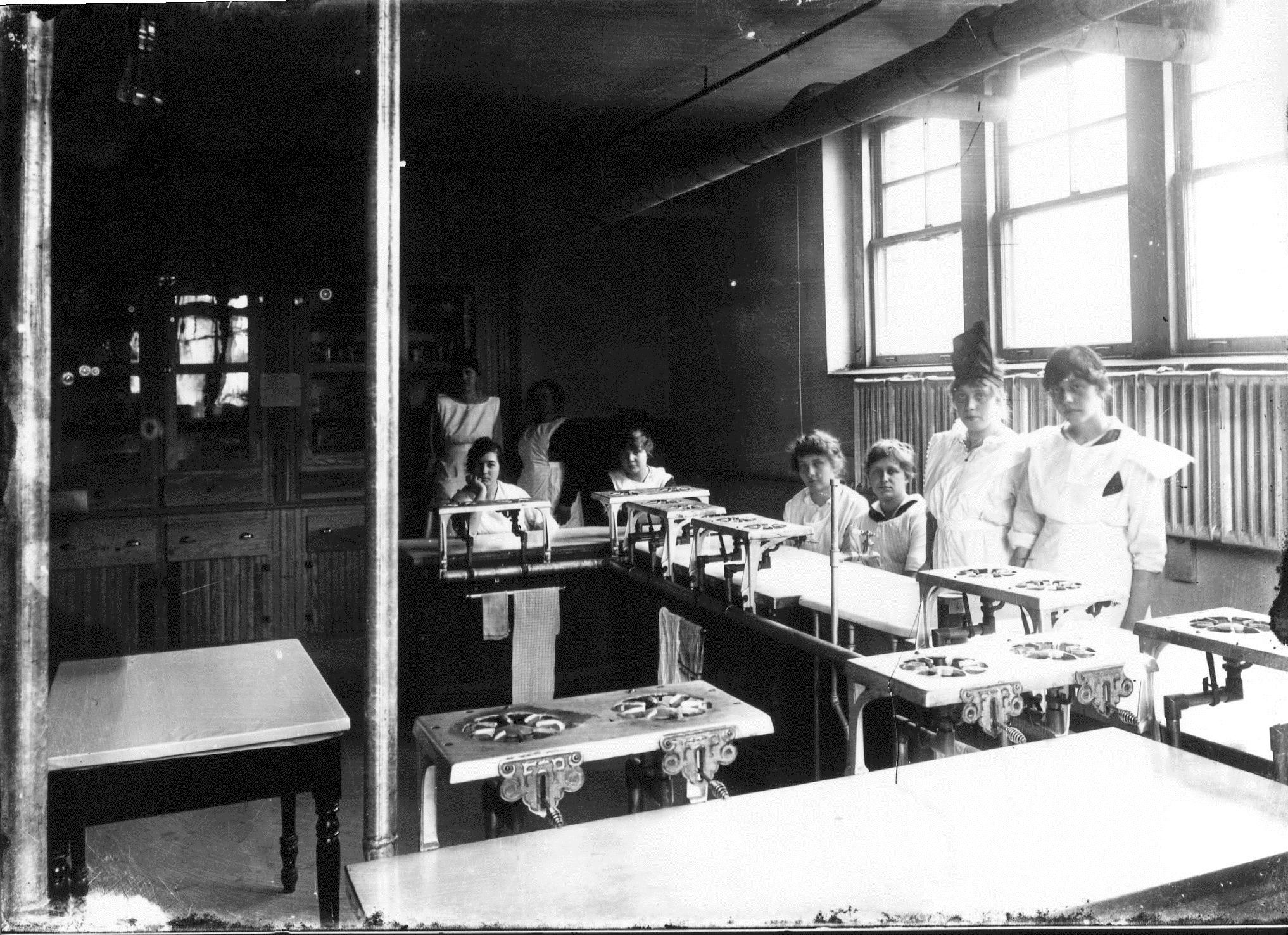photo of Cornell Students in Lab