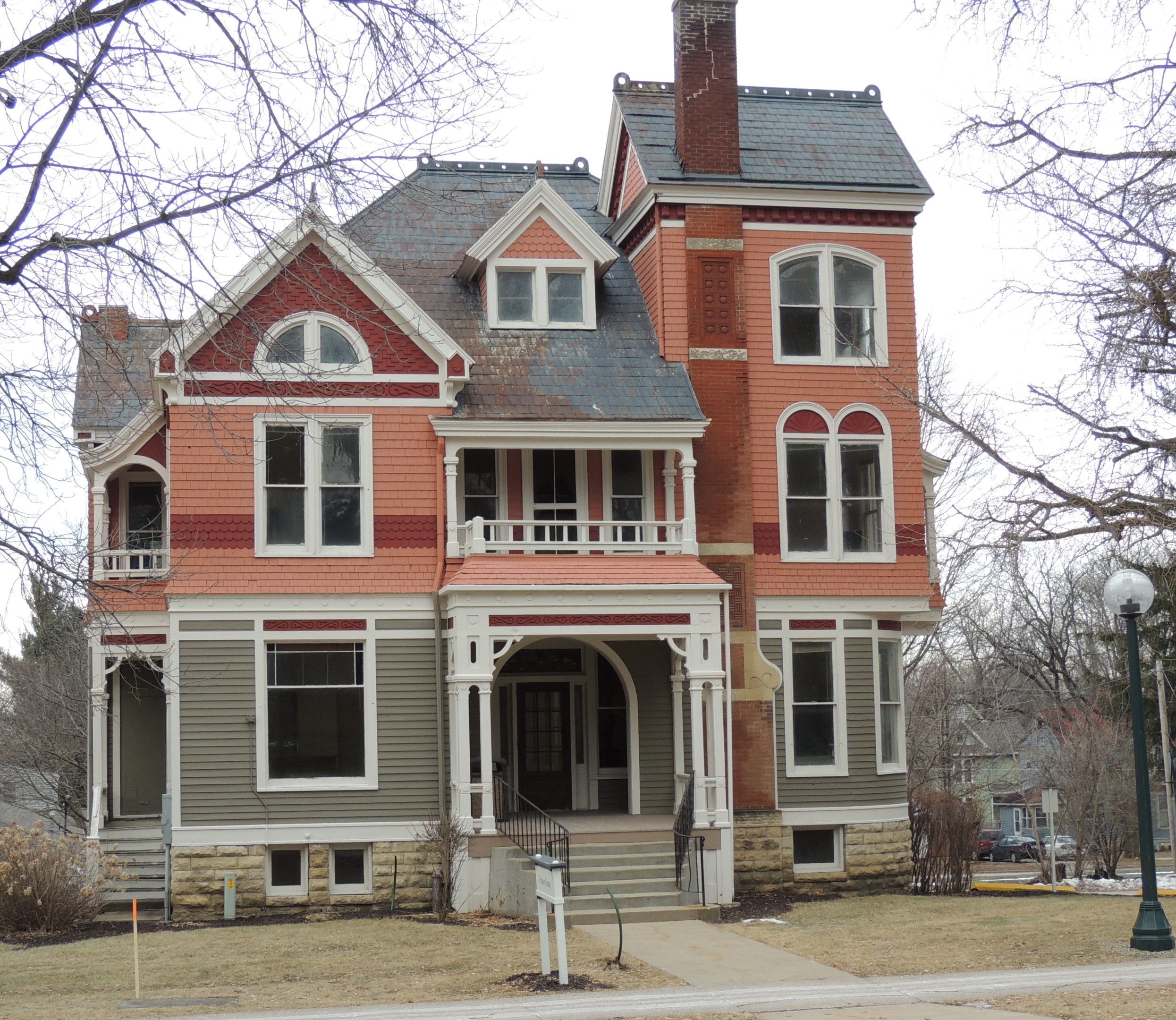 Photo of Platner House at First Street and Eighth Avenue NW