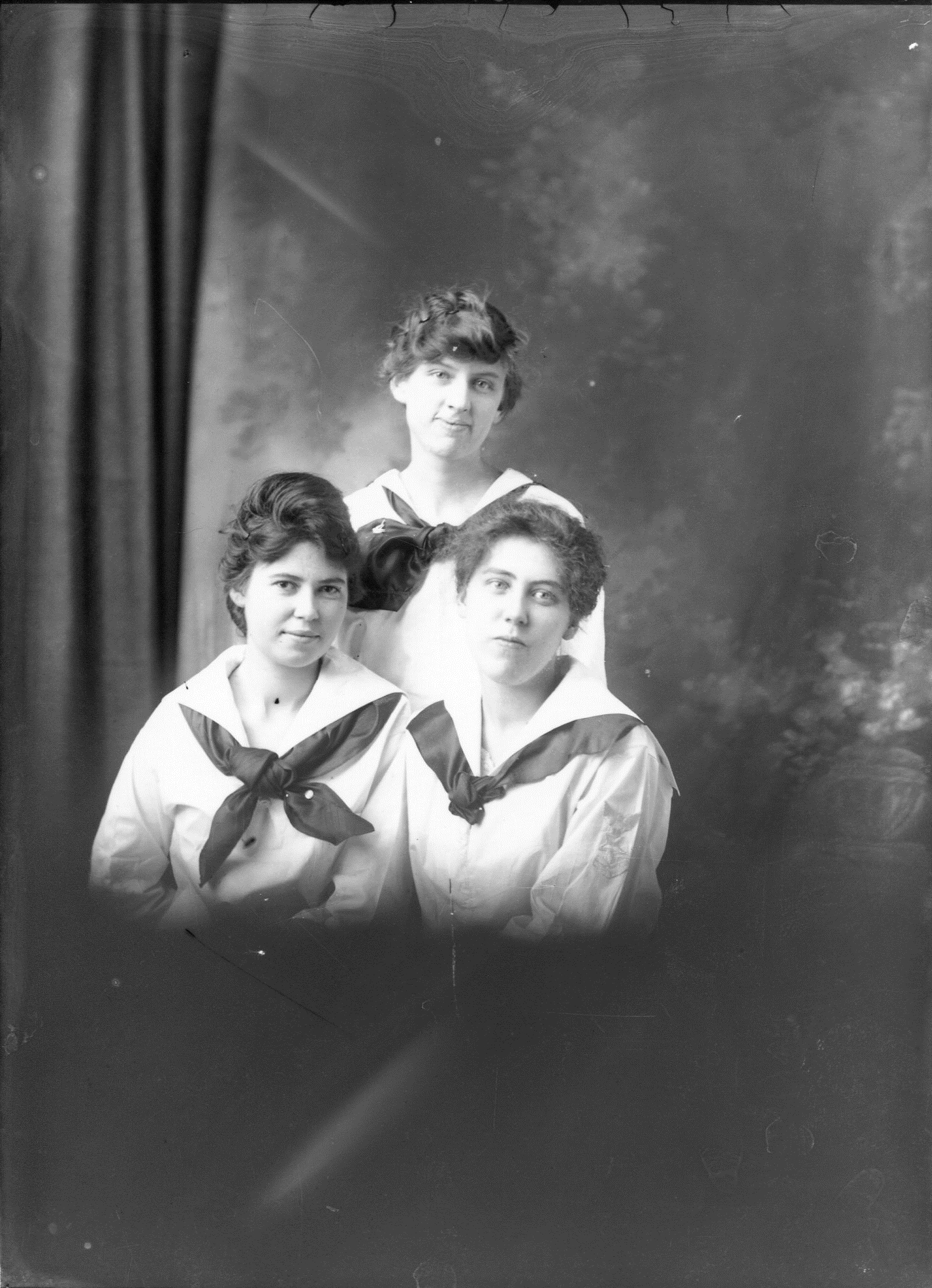photo of Unidentified Women-1915