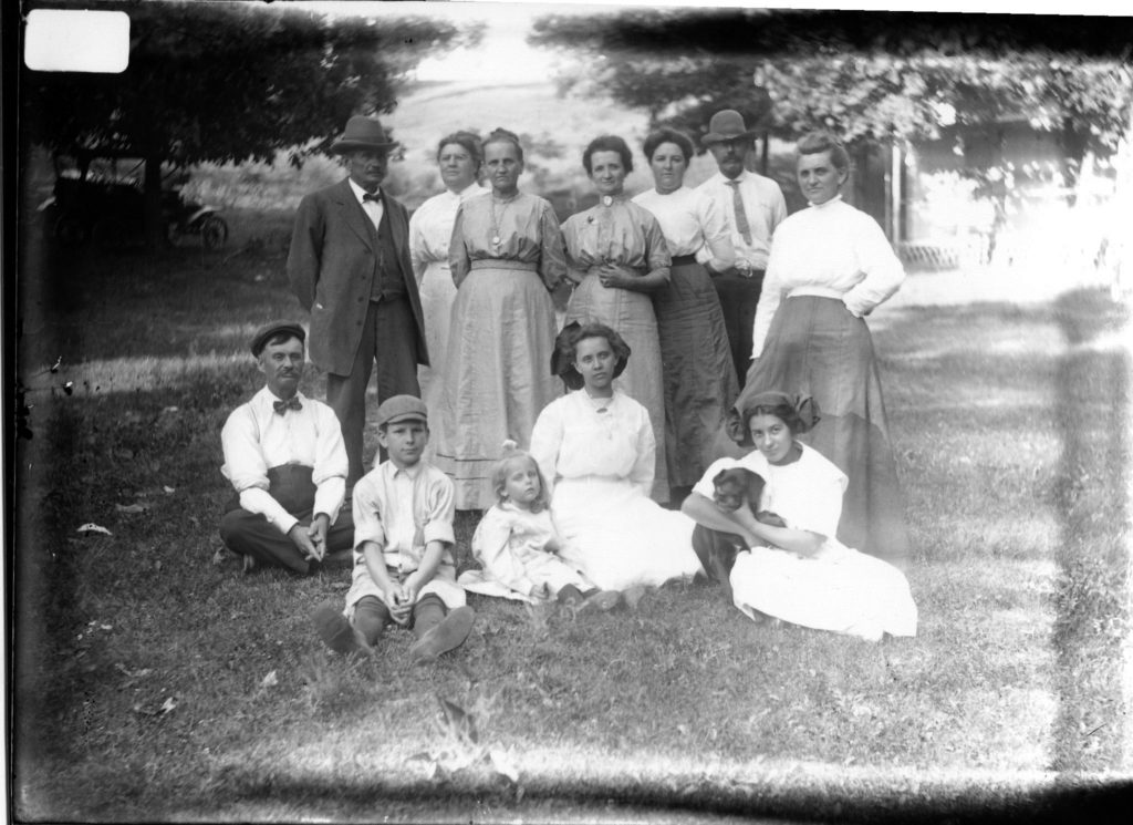 Family Mount Vernon Historic Preservation Commission