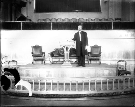 photo of Lecturer in King Chapel
