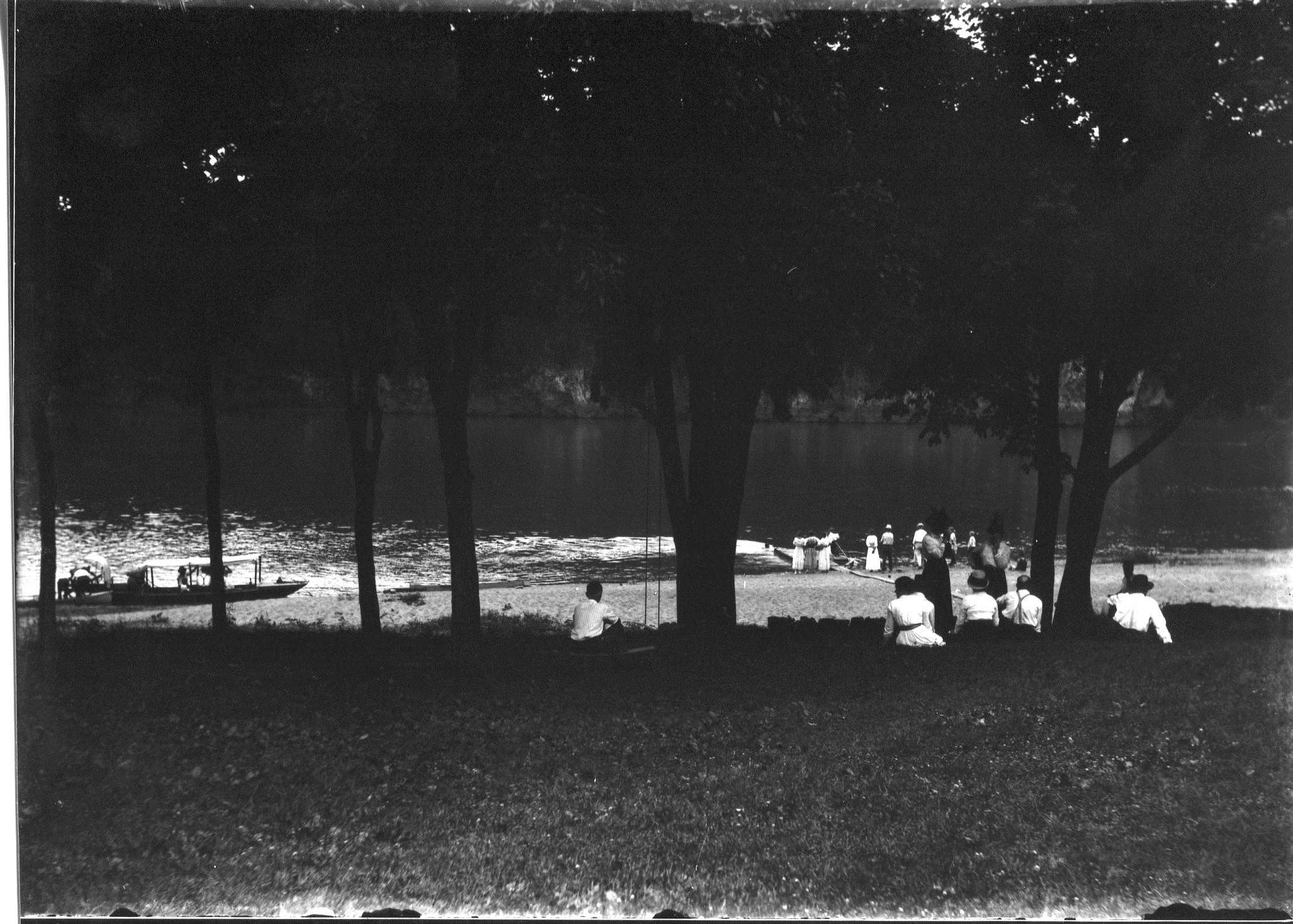 photo of Picnic Along the River in Palisades-Kepler State Park