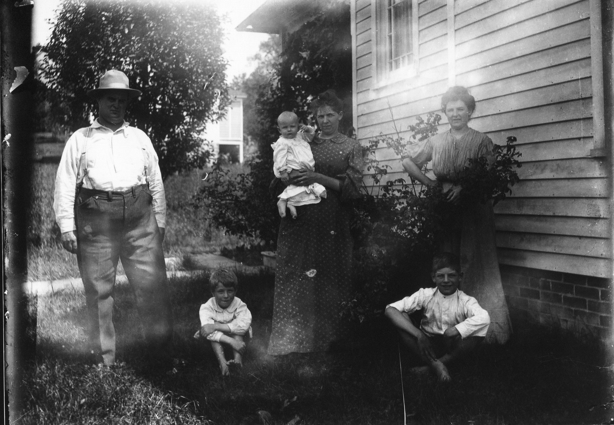 photo of Unidentified Family in front of a House