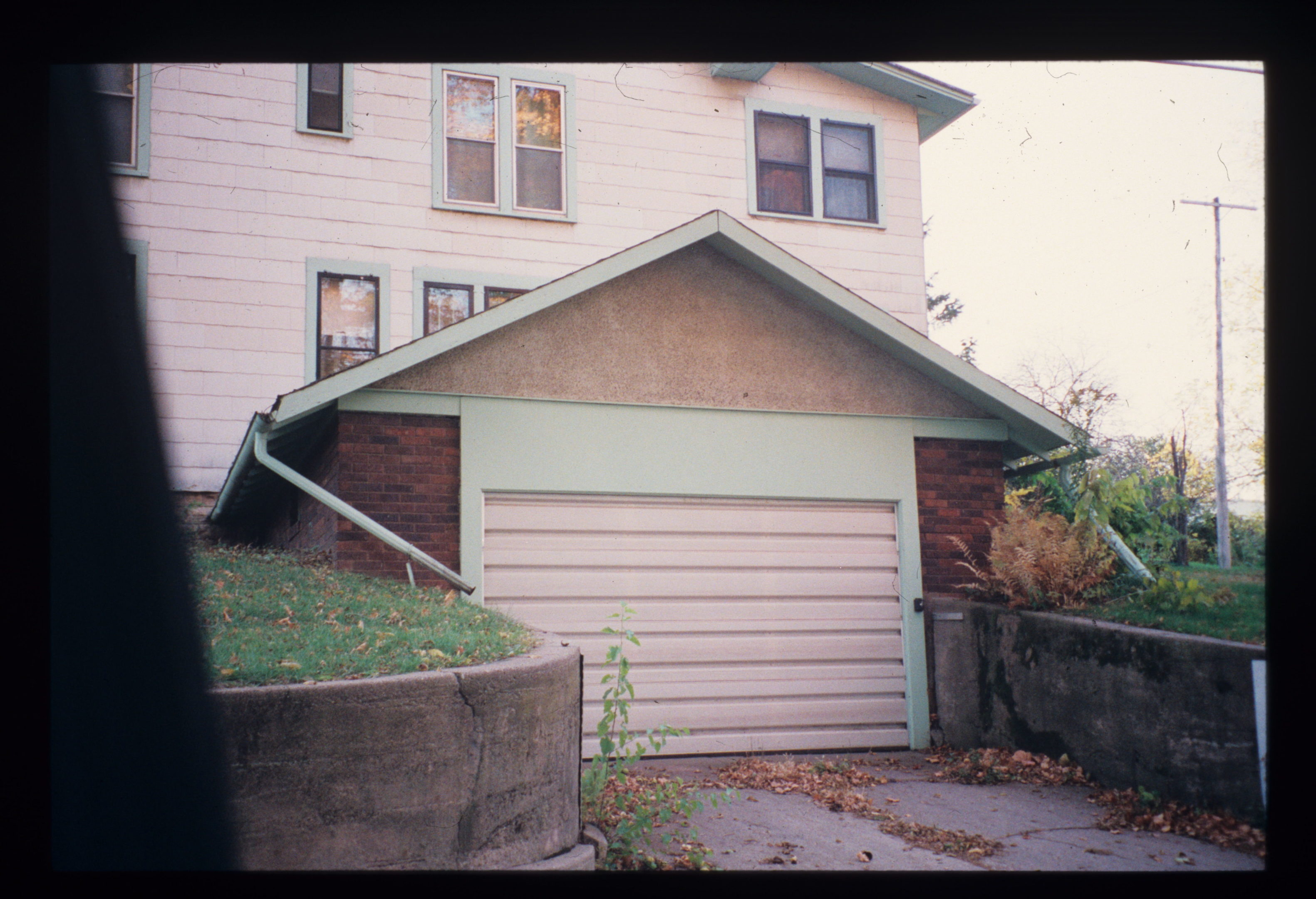 photo of Unidentified Garage