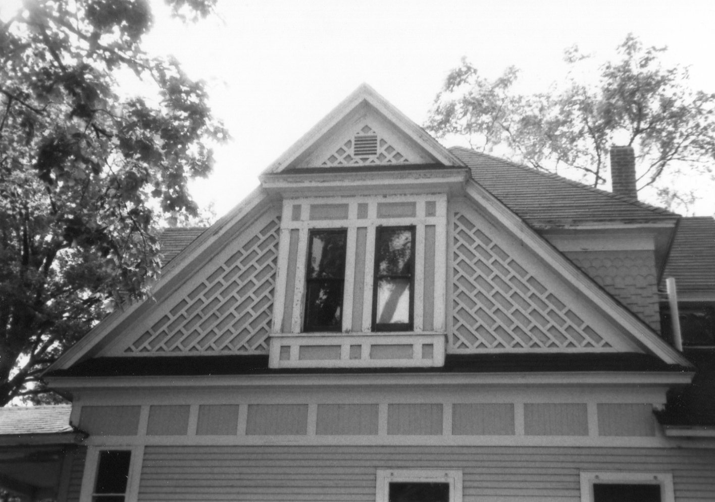 photo of house with paired windows--architectural detail