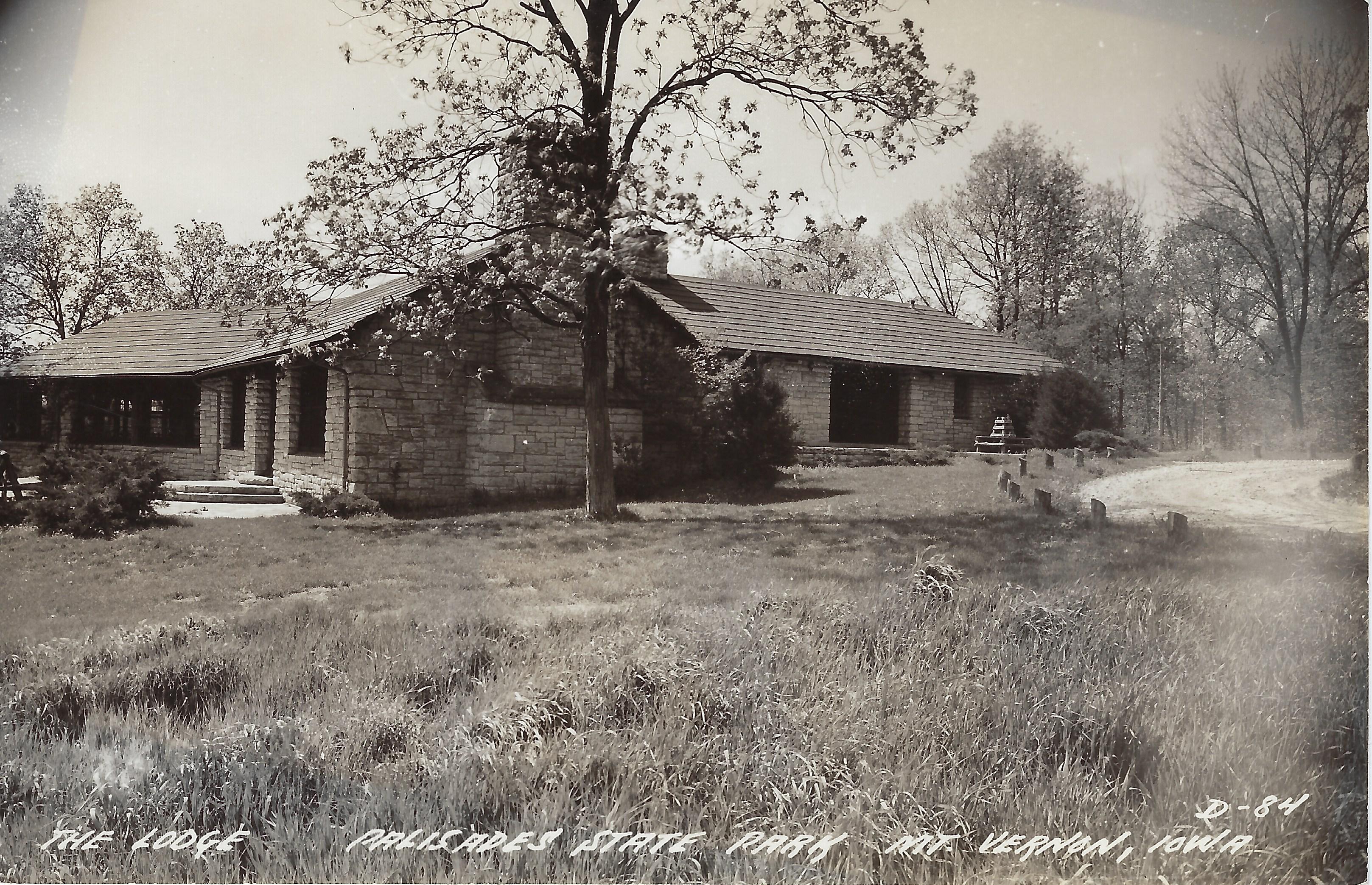 Photo of the Lodge in the Palisades postcard