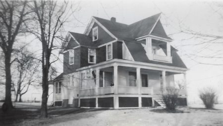 Photo of house at 819 Lisbon Road NE.