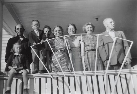Photo of Siggins family and relatives