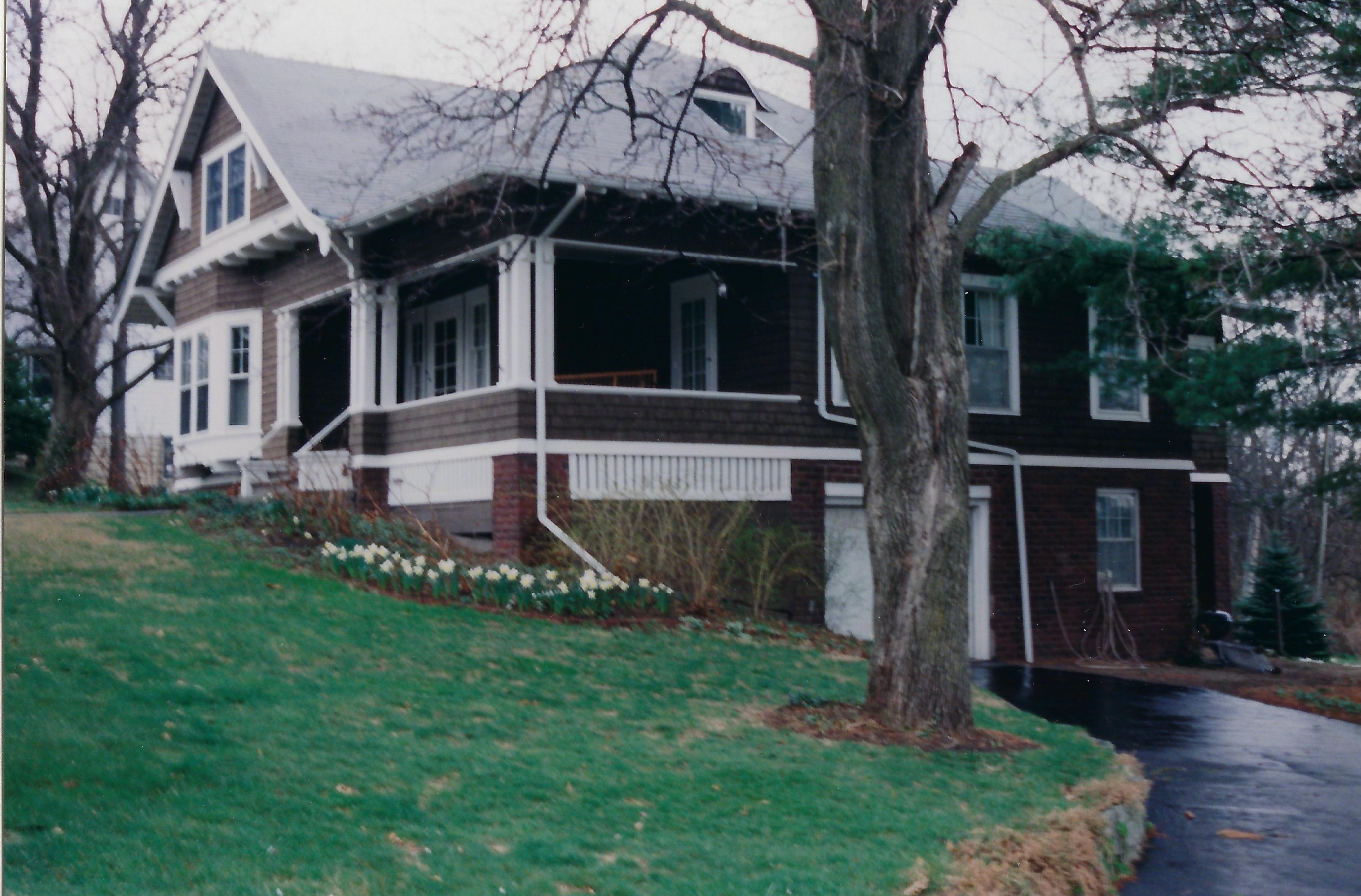 Photo of 906 Summit Avenue in April