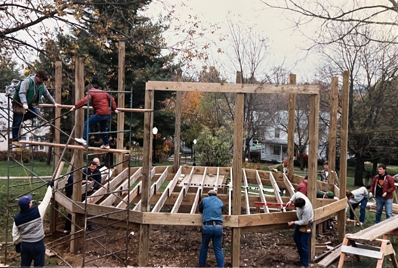 Photo of volunteers constructing gazebo in Memorial Park