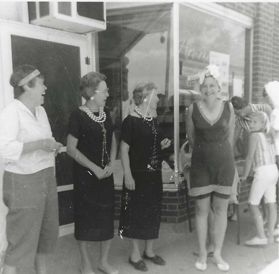 Photo of 4 women standing in front of An-Nu dress shop