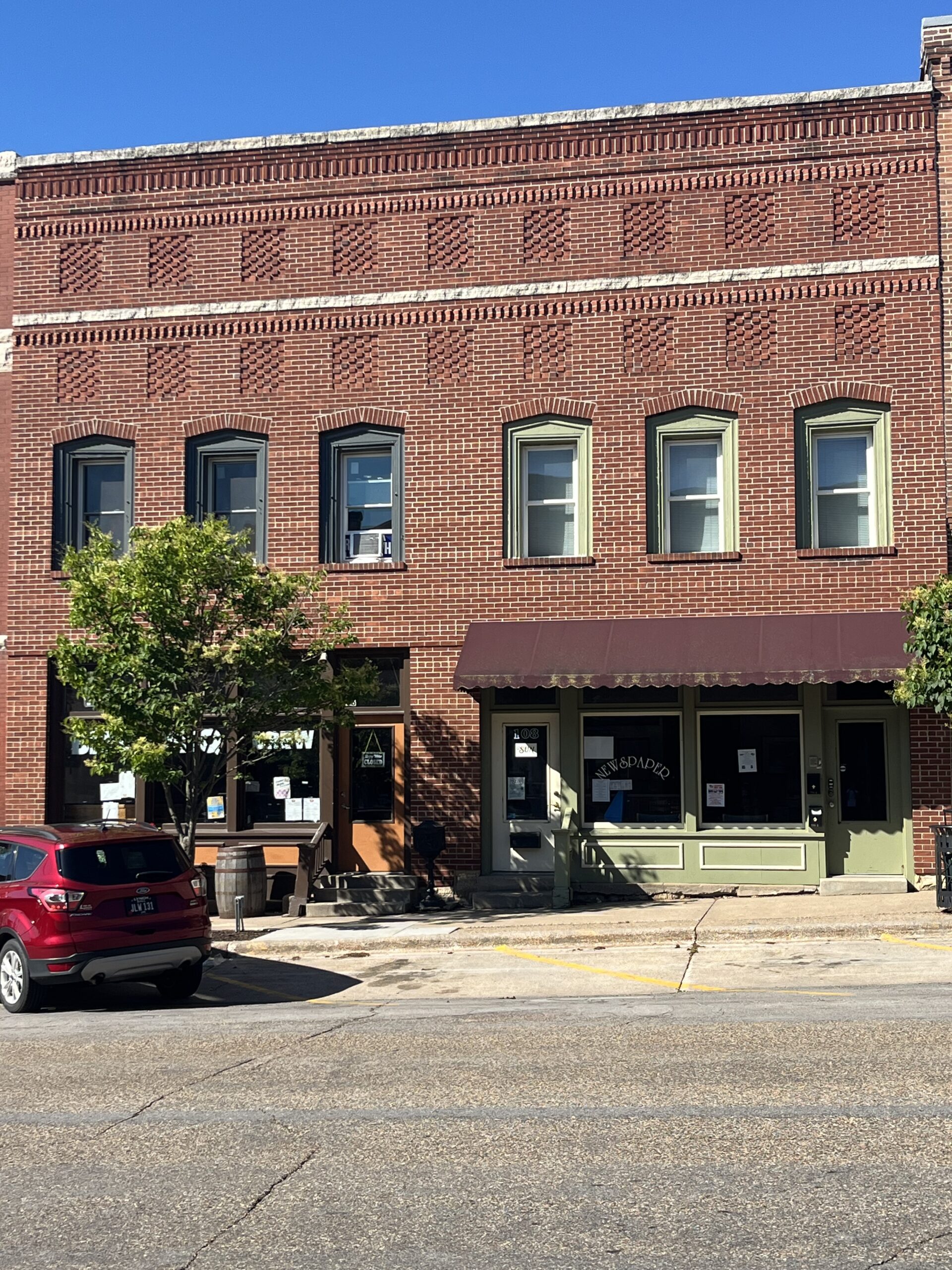 Photo of brick building housing Big's BBQ and Brew Pub.