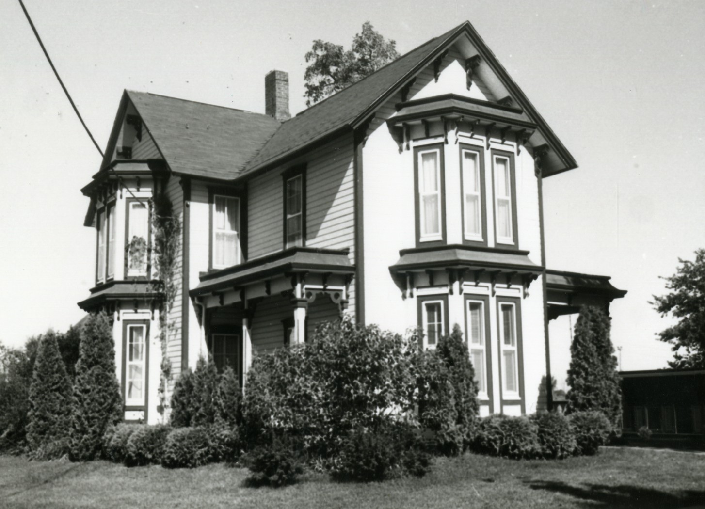 Photo of the Italianate style @1875 Davis house.