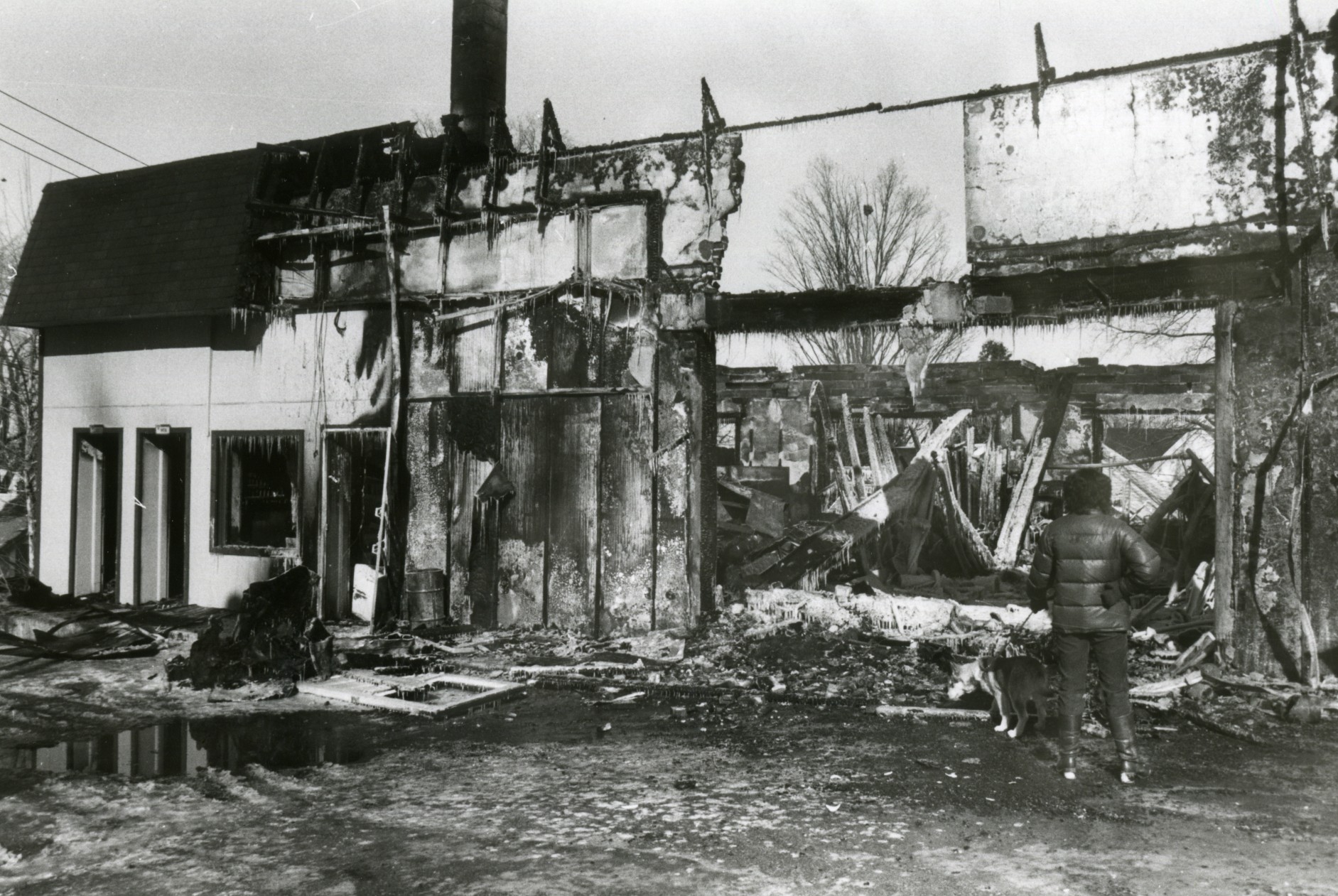 Photo of an unidentified burned building.